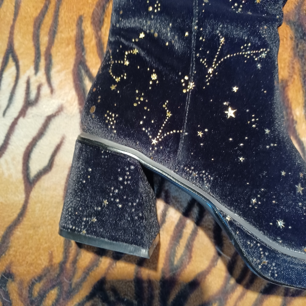 Last ONEEE! Rare! boho Celestial Dreamer Flared velvet boots💫🌚💫 new in box - Picture 11 of 12